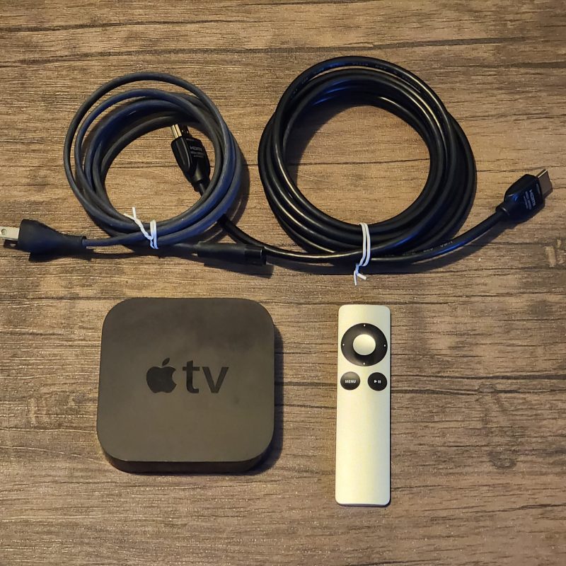 Apple TV (3rd Generation) with HDMI & Power 8GB HD Media Streamer - A1469 with Apple Remote and HDMI Cable